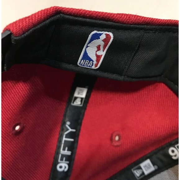 New Era Miami Heat 9Fifty Youth Snapback Cap Embroidered Red & Black NBA - Picture 9 of 9
